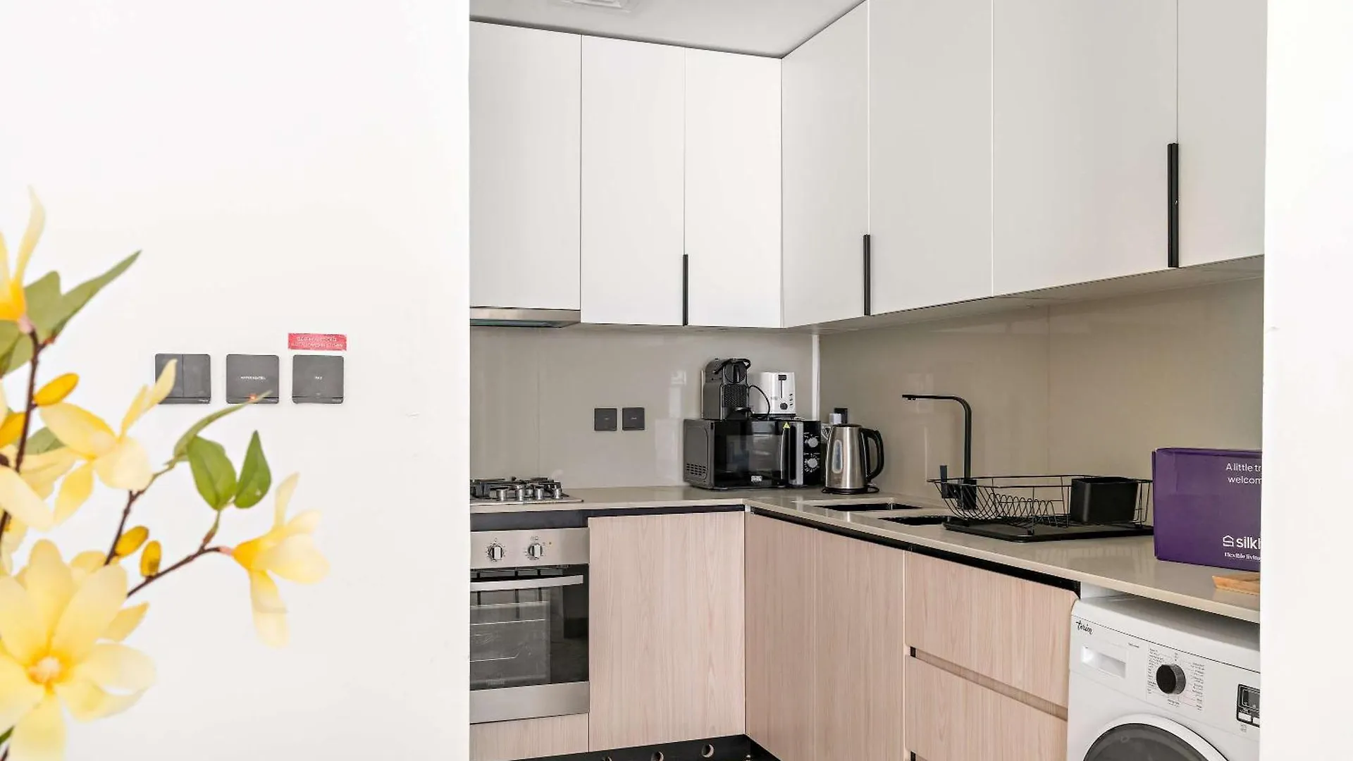 Silkhaus Urban Chic 1Br In Empire Residence Near Jvc Dubai 0*,  United Arab Emirates